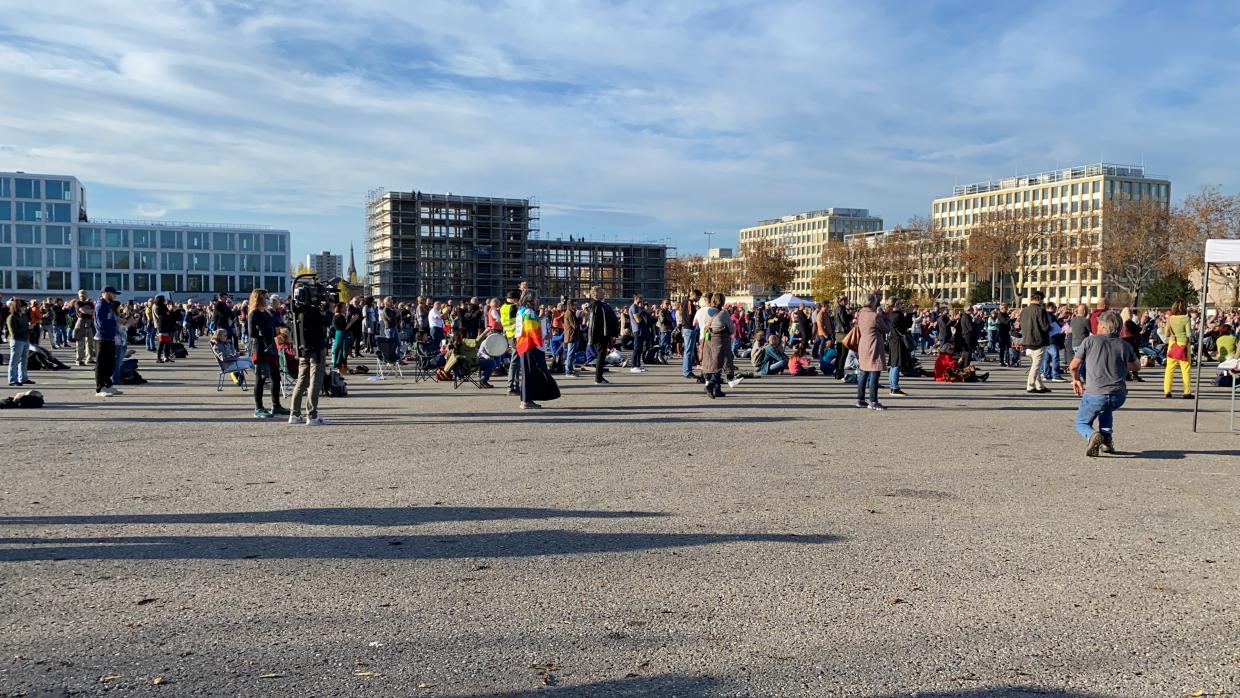 Karlsruhe "Querdenker"Demo auf dem Messplatz Radio