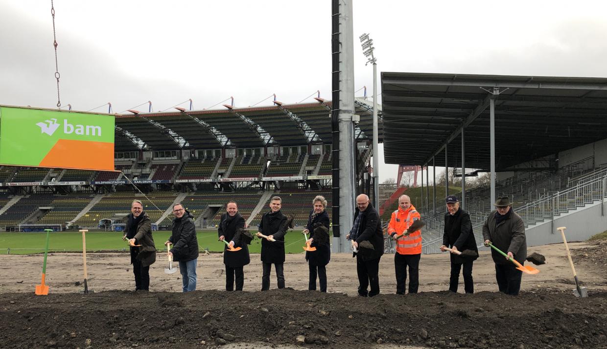 Karlsruhe Spatenstich im Wildparkstadion Radio Regenbogen