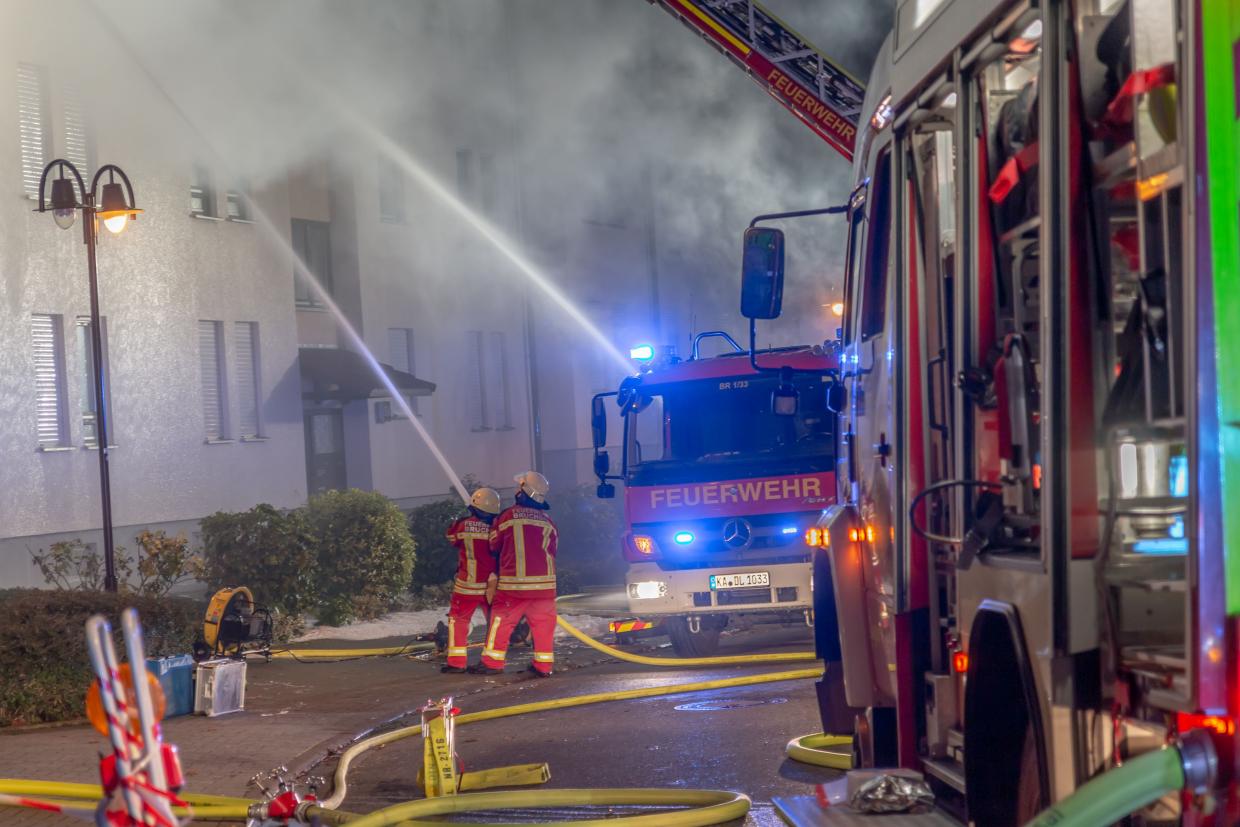 Ein Toter nach heftigem Wohnungsbrand in Bruchsal - Regenbogen