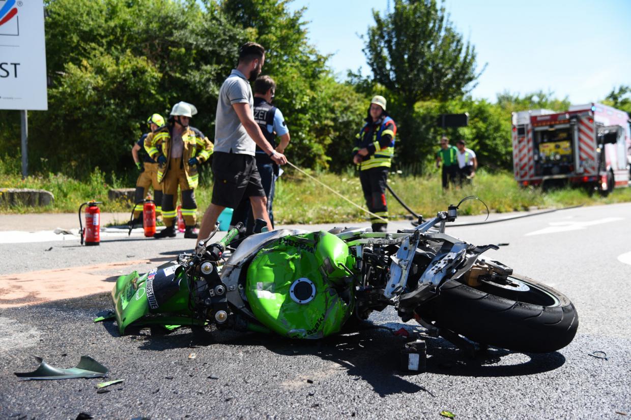 Schwerer Unfall Zwischen LKW Und Motorrad Auf Der B3 | Radio Regenbogen