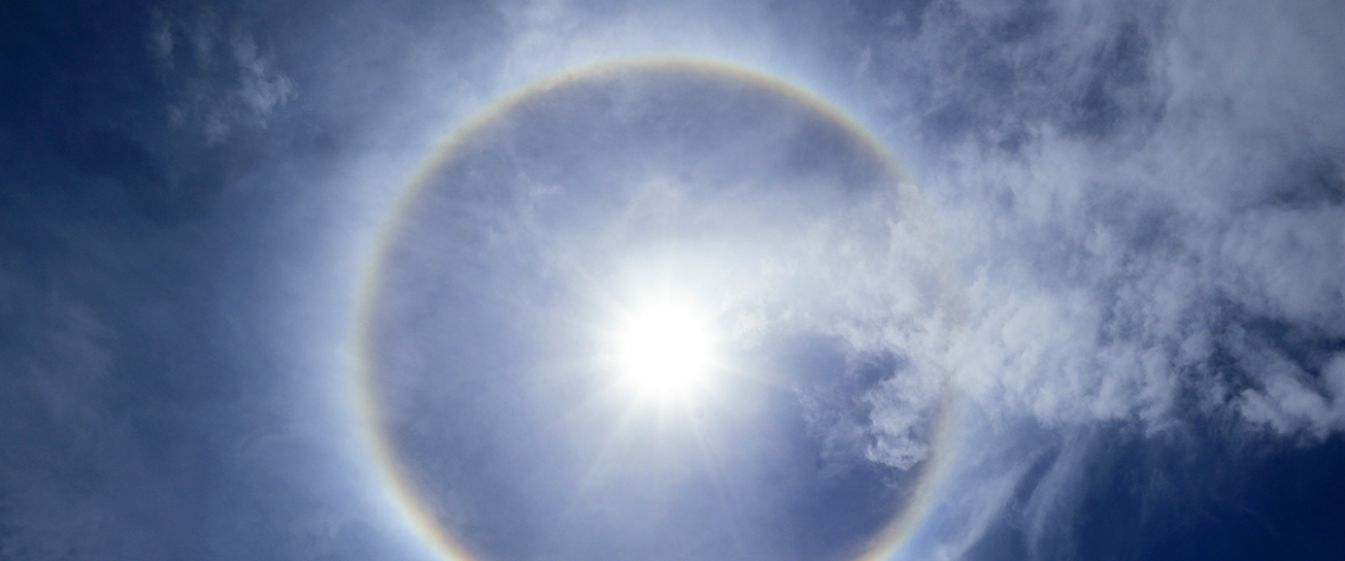 Seltenes Wetterphänomen Kreis um die Sonne Radio Regenbogen