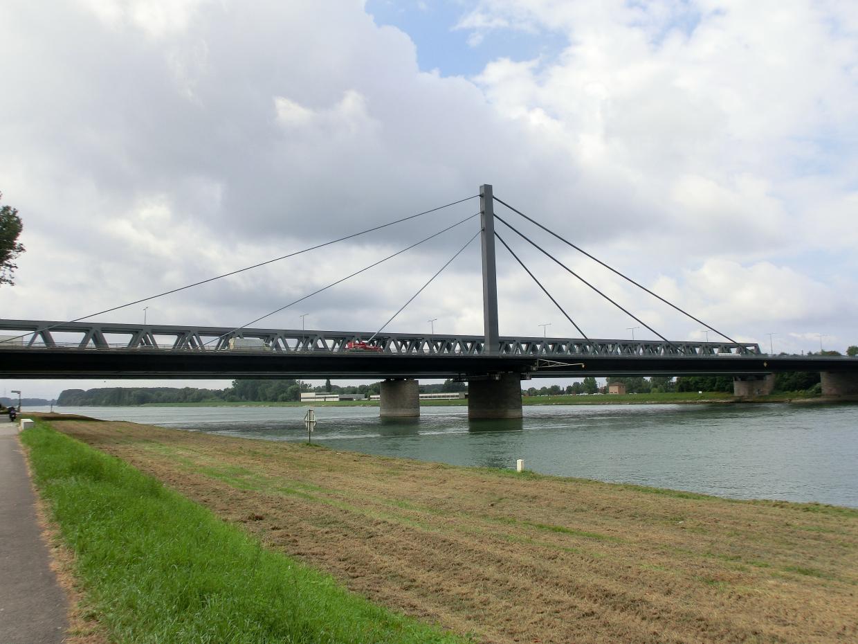 Stau Rheinbrücke