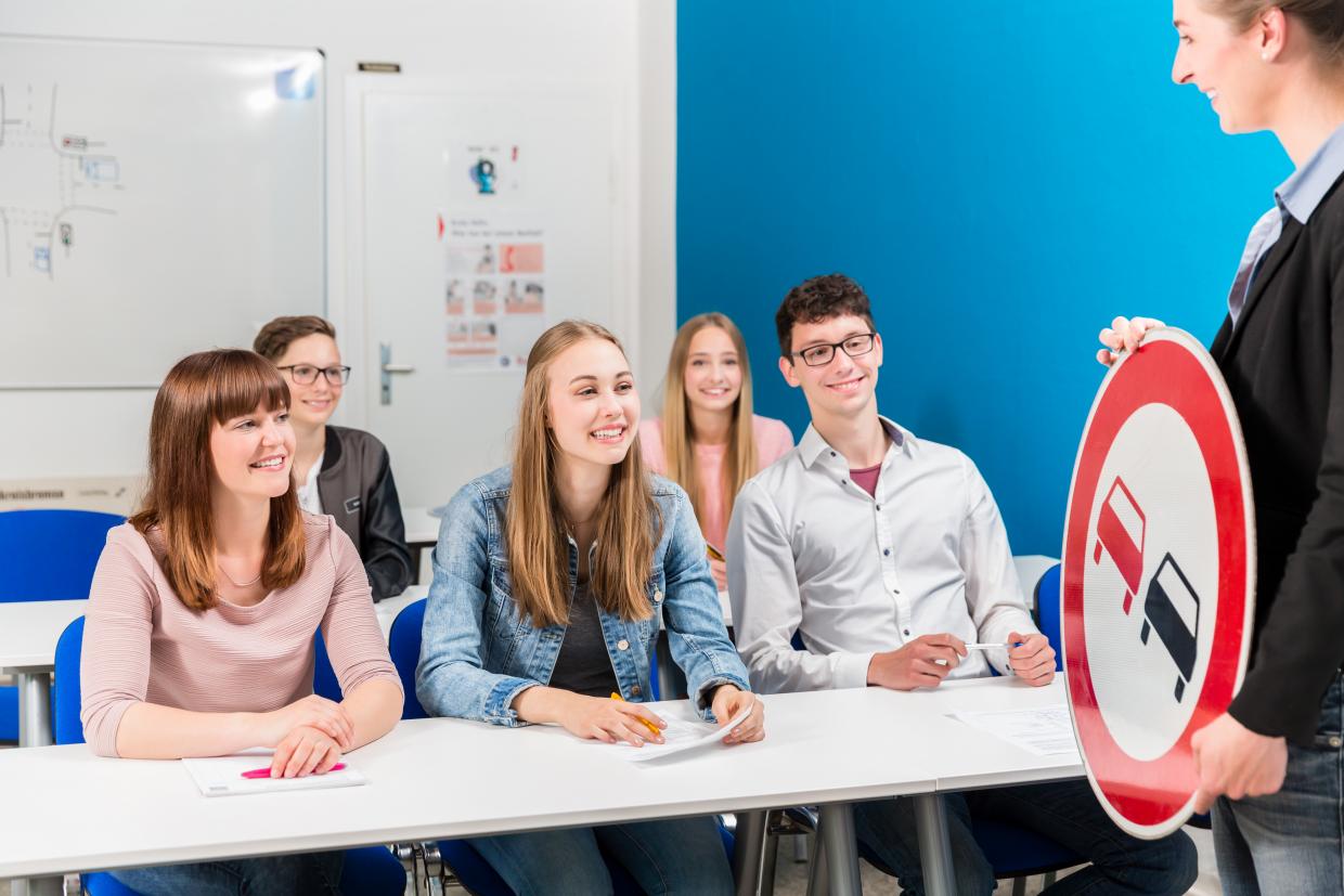 6 vergessene Lektionen aus der Fahrschule Radio Regenbogen