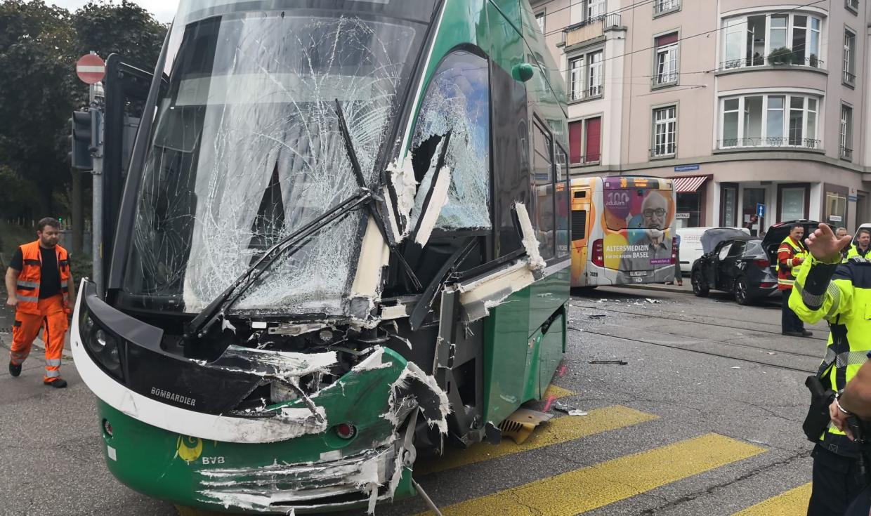 Unfall Basel 17 Menschen werden verletzt Radio Regenbogen