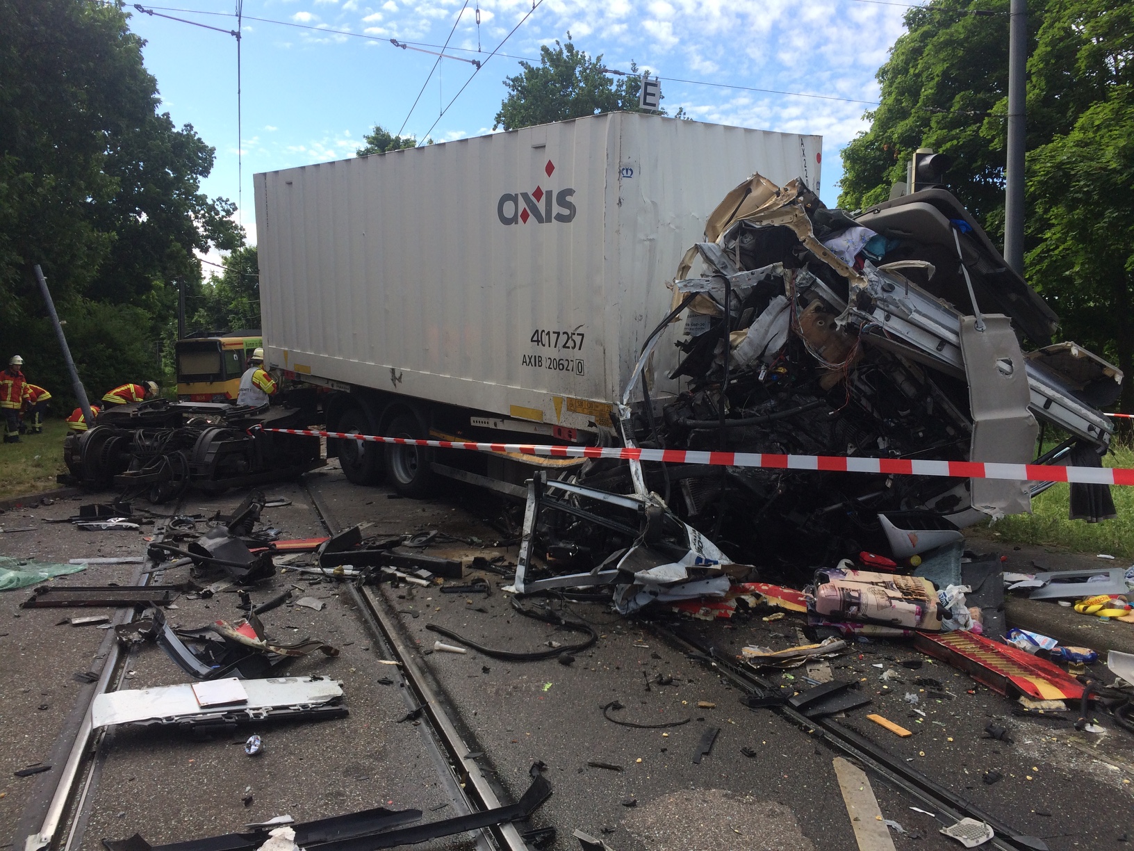 Schwerer Unfall mit Straßenbahn in Karlsruhe Radio