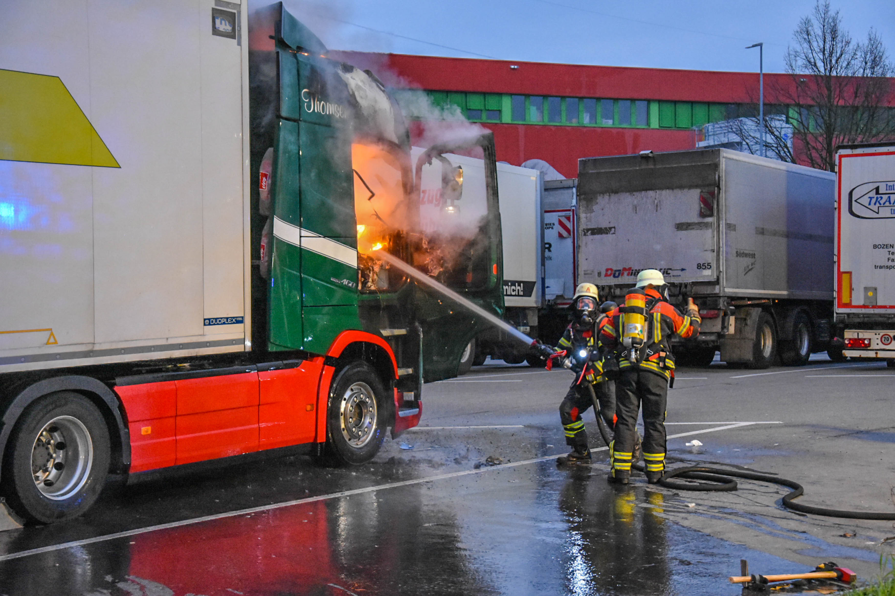 Technischer Defekt Setzt LKW In Brand | Radio Regenbogen