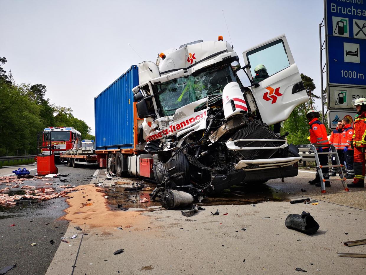 Horrorcrash auf der A5 bei Bruchsal 